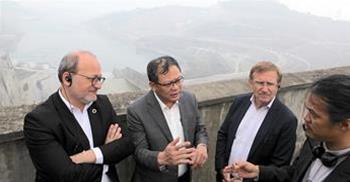 Tổng giám đốc AFD thăm công trường Dự án Nhà máy Thủy điện Hòa Bình mở rộng