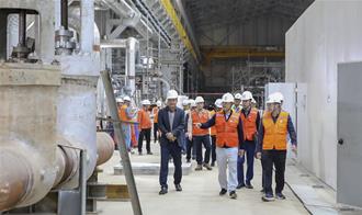 Phó Tổng giám đốc EVN Nguyễn Tài Anh kiểm tra công trường, chúc Tết người lao động tại dự án Nhà máy Nhiệt điện Quảng Trạch I