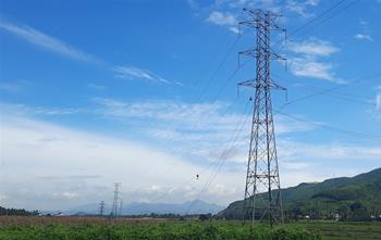 Energizing circuit 2 of  Doc Soi - Quang Ngai 220kV line