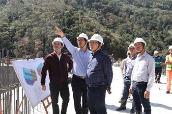 Chùm ảnh: Phó Tổng giám đốc EVN Phạm Hồng Phương kiểm tra tiến độ thi công Nhà máy Thủy điện Ialy mở rộng